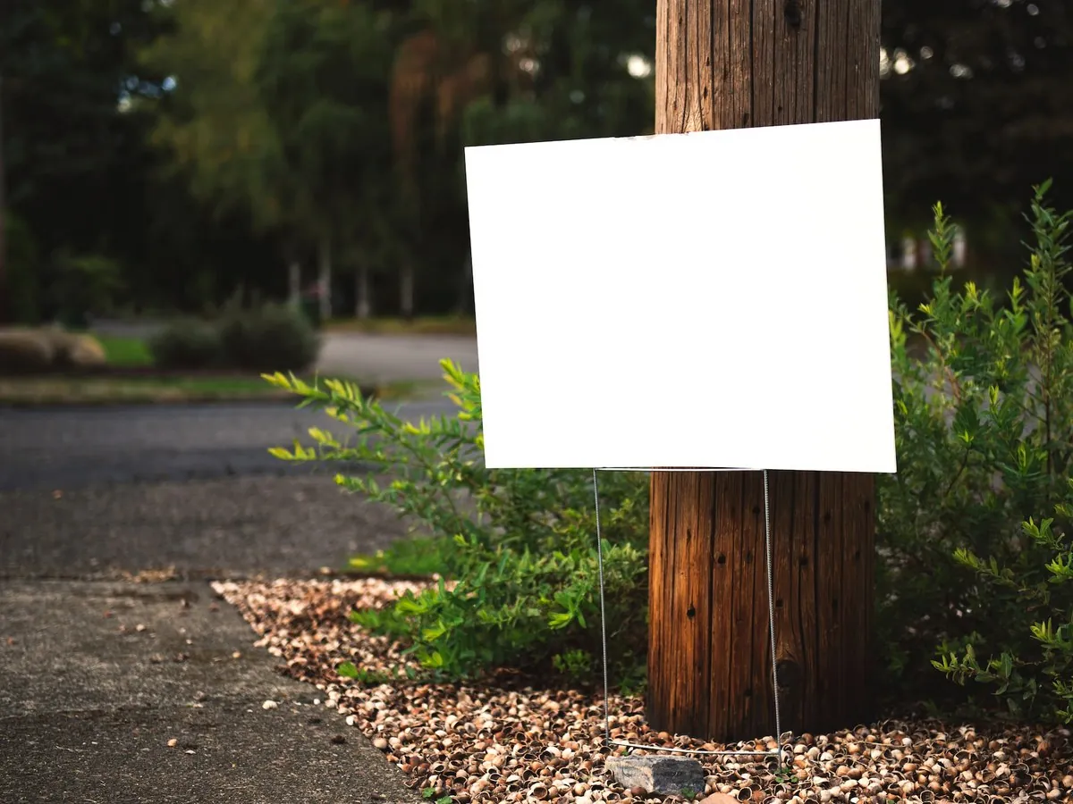 Custom real estate yard sign printed by Gifting Depot